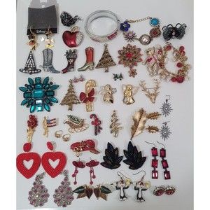 Lot Christmas of Jewelry 40 pc Bracelet Brooch Ring Earrings